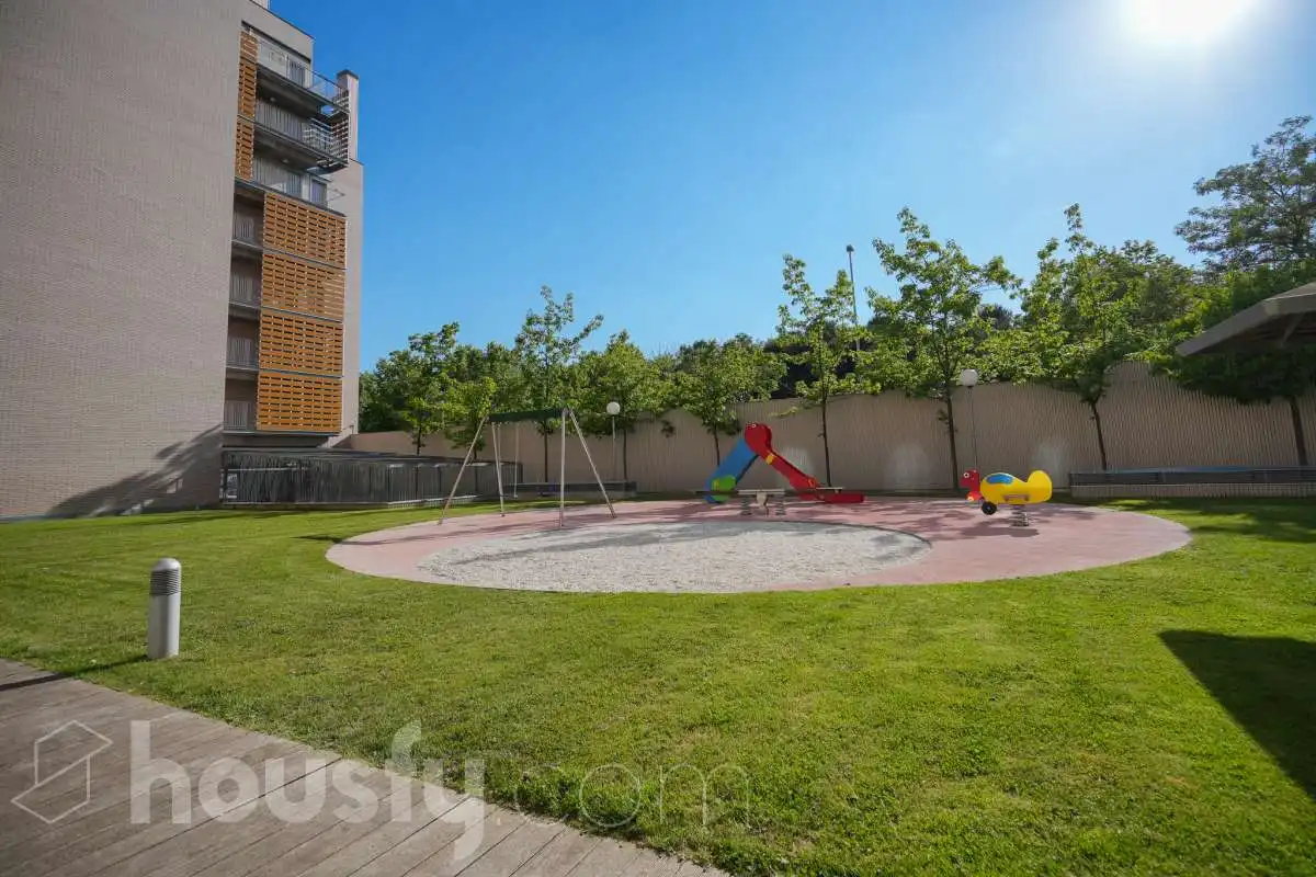 Aparcament de Pis en venda en Madrid amb Calefacció, Traster i Piscina comunitària