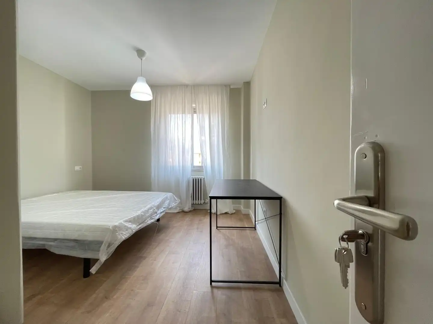 Habitación en CLAVELES, Zona Alta