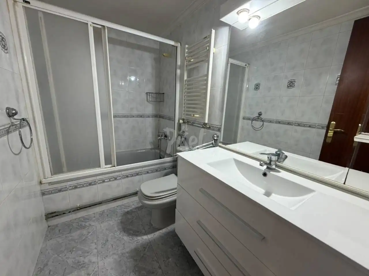Baño de Piso en venta en Tarragona con Aire acondicionado, Calefacción y Amueblado