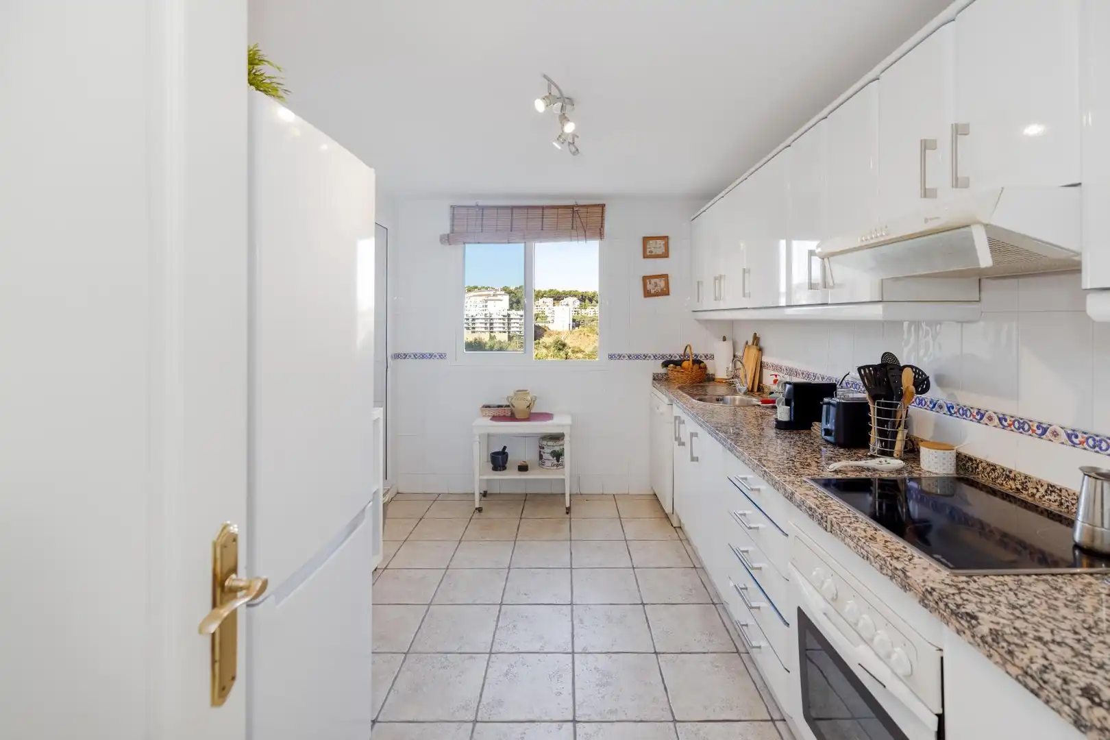 Kitchen of Flat for sale in Mijas  with Air Conditioner, Terrace and Storage room