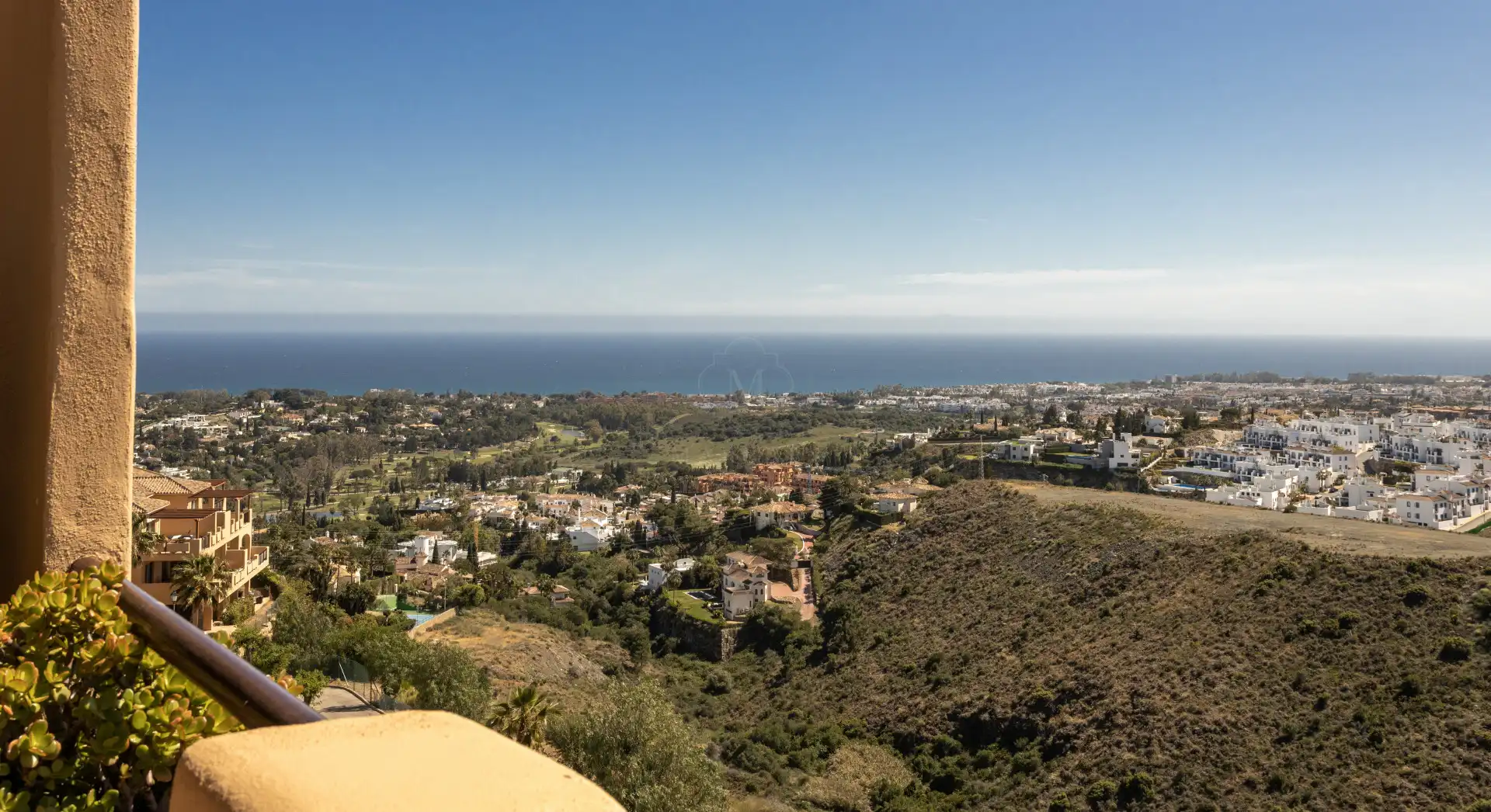 Vista exterior de Àtic de lloguer en Benahavís amb Aire condicionat, Calefacció i Terrassa