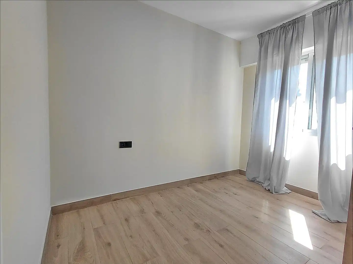 Habitación de Piso en venta en Pontevedra Capital  con Calefacción y Trastero