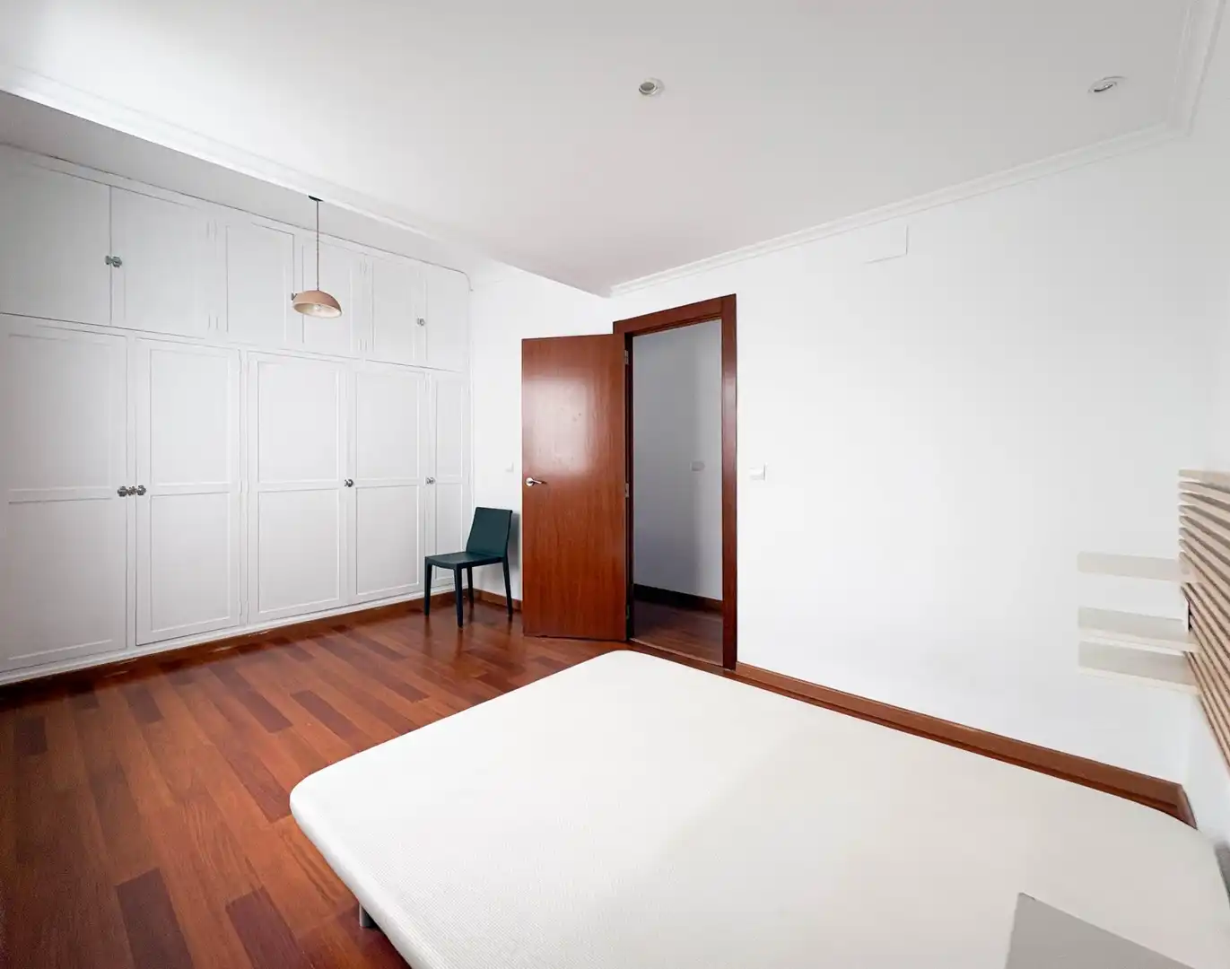 Bedroom of Flat for rent in Valencia  with Air Conditioner, Heating and Furnished
