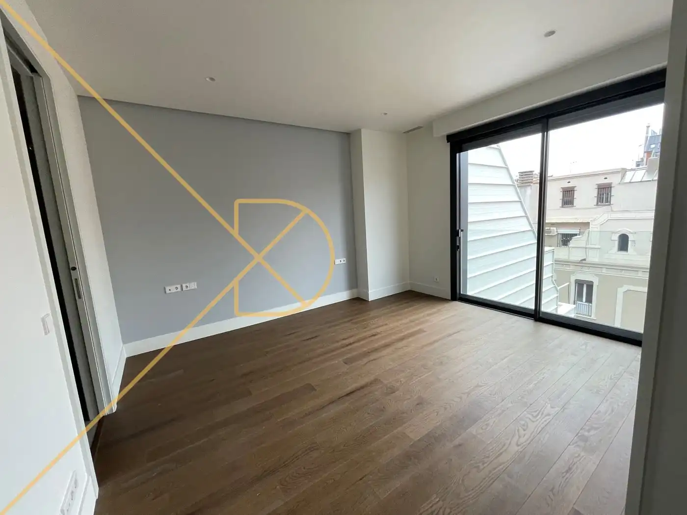 Wohnung zum Verkauf in Barcelona mit Klimaanlage, Heizung und Parkett