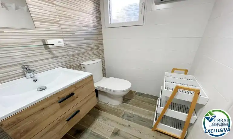 Bany de Casa o xalet en venda en Roses amb Aire condicionat, Calefacció i Jardí privat