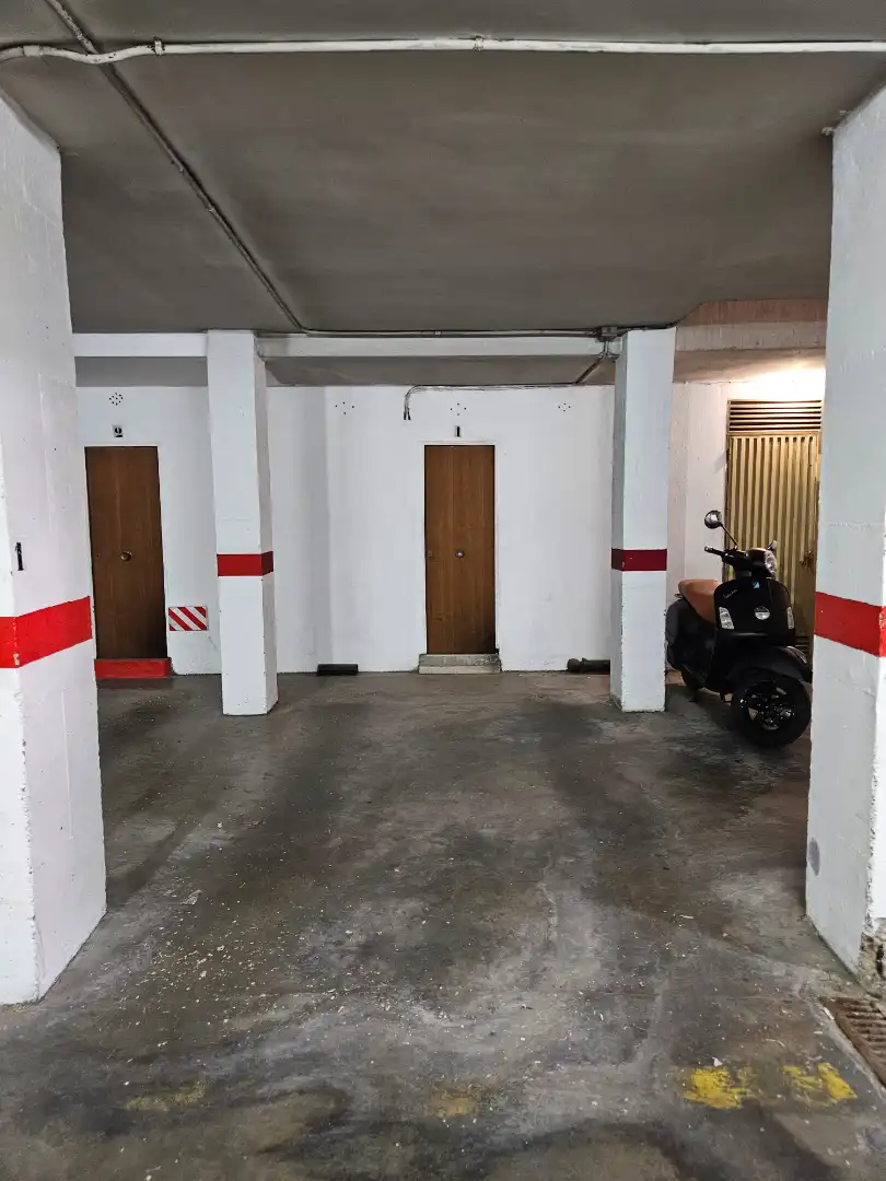 Parkplatz von Wohnung zum Verkauf in Sevilla mit Balkon