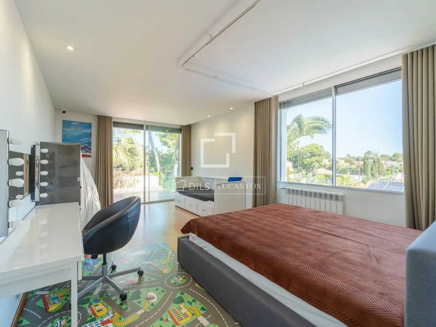 Dormitori de Casa o xalet en venda en Riba-roja de Túria amb Aire condicionat, Jardí privat i Terrassa