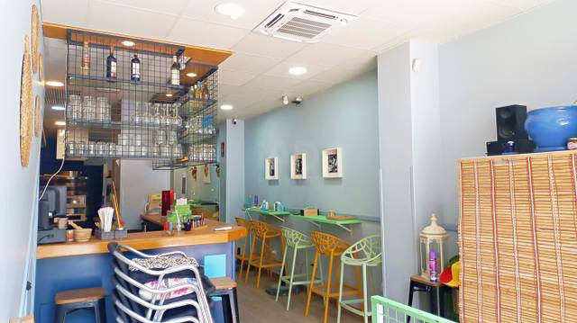 Local comercial en Venta en  Calle CL 25 D' ABRIL DE 1707 2, 2 en Campello Playa