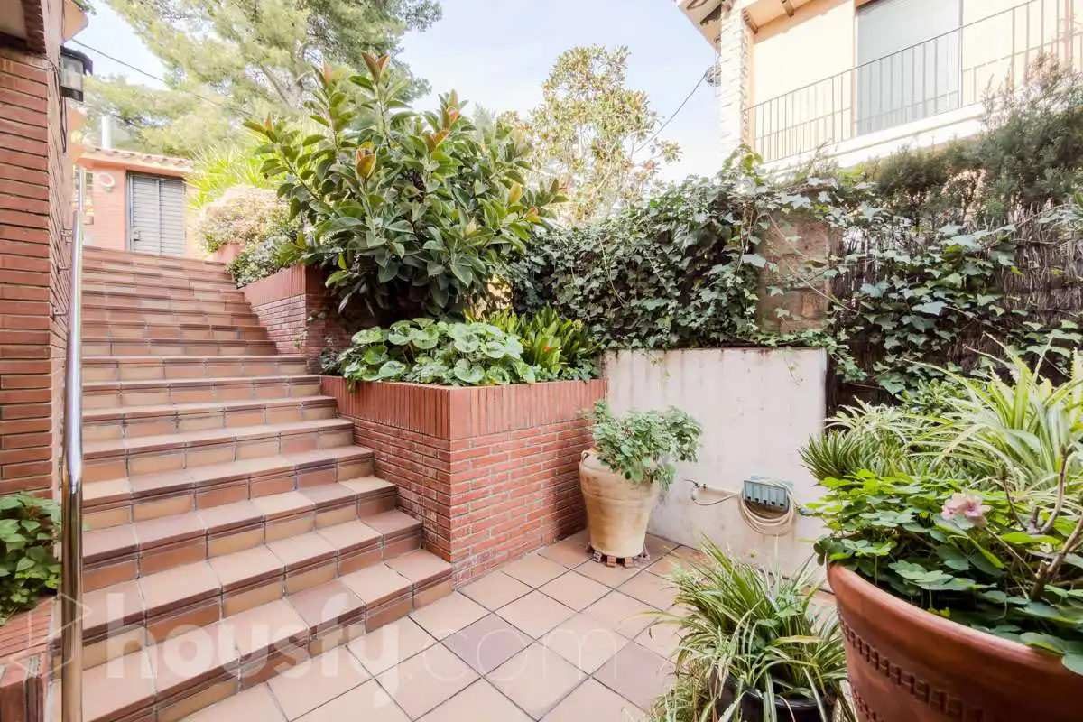 Jardí de Casa o xalet en venda en Barcelona amb Aire condicionat, Calefacció i Jardí privat