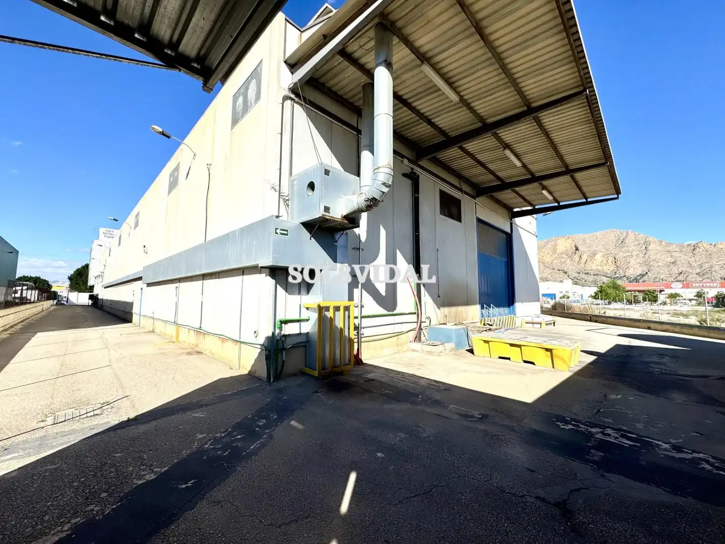 Außenansicht von Fabrikhallen zur Miete in Orihuela