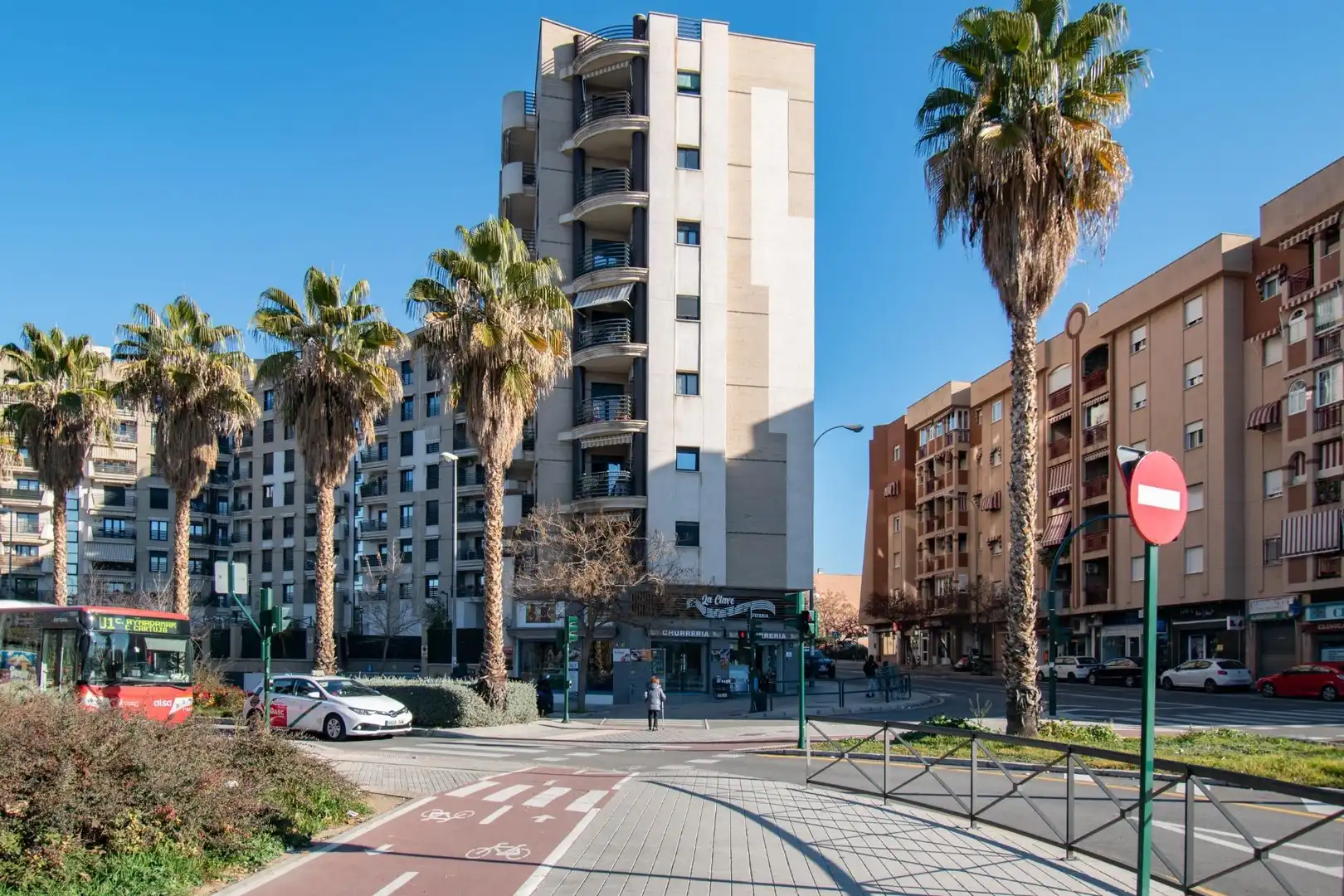 Vista exterior de Local en venta en Granada