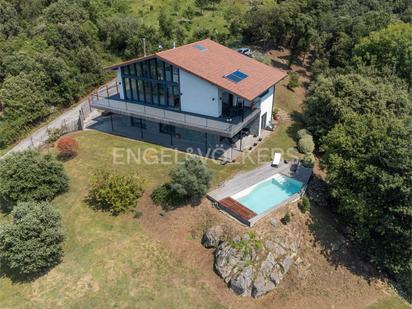 Vista exterior de Casa o xalet en venda en Ibarrangelu amb Calefacció, Jardí privat i Piscina