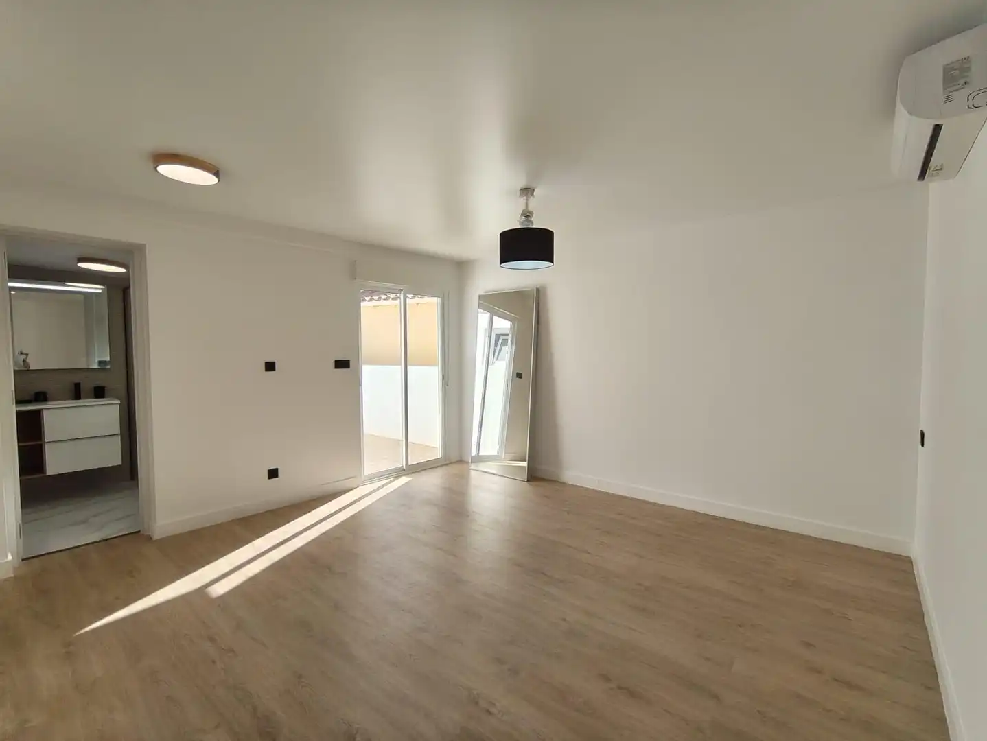 Sala de estar de Casa adosada en venta en La Nucia con Aire acondicionado, Calefacción y Jardín privado