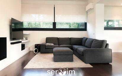 Sala d'estar de Casa o xalet en venda en Llagostera amb Aire condicionat, Terrassa i Piscina