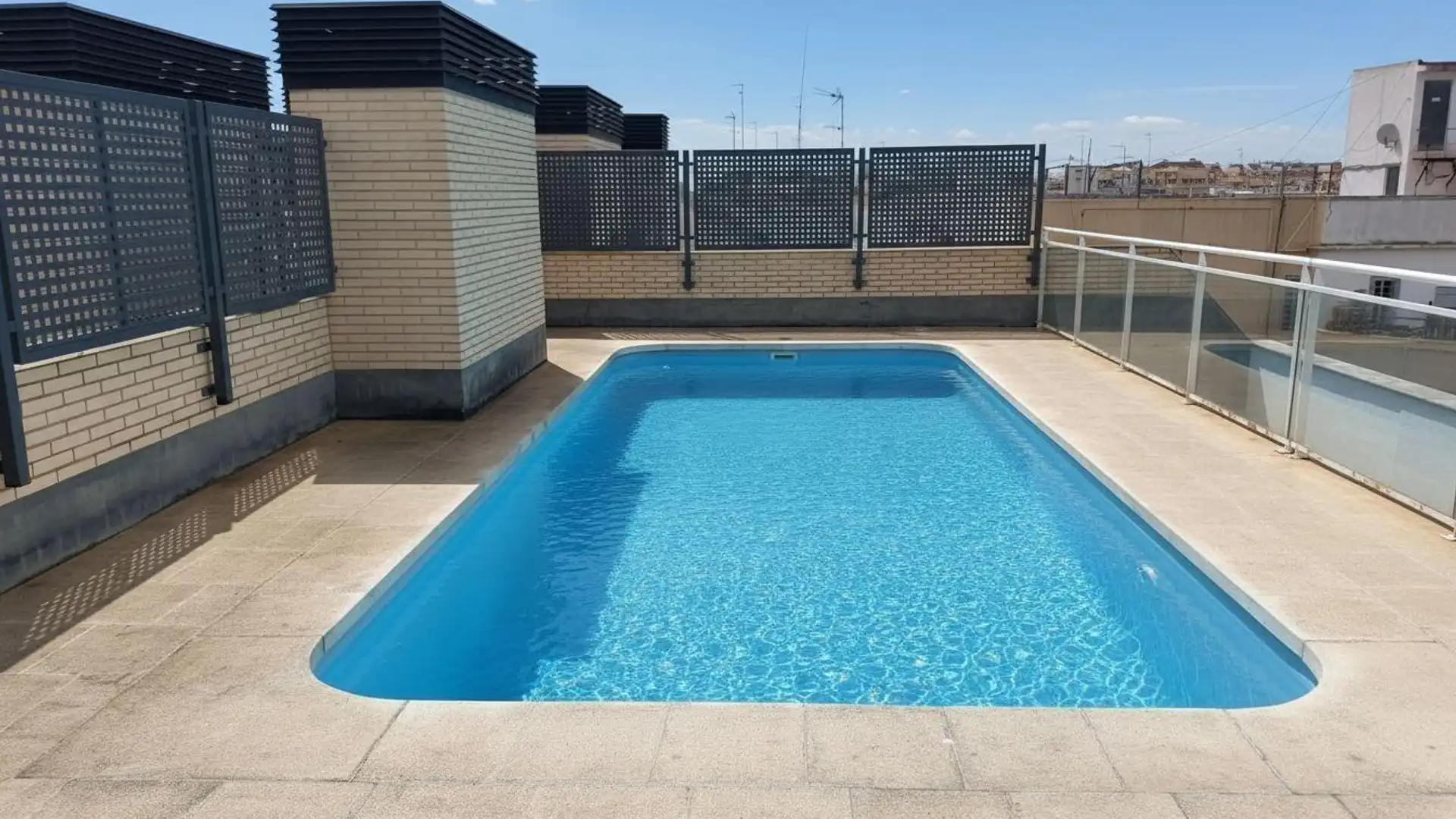 Piscina de Piso de alquiler en  Valencia Capital con Aire acondicionado, Parquet y Trastero