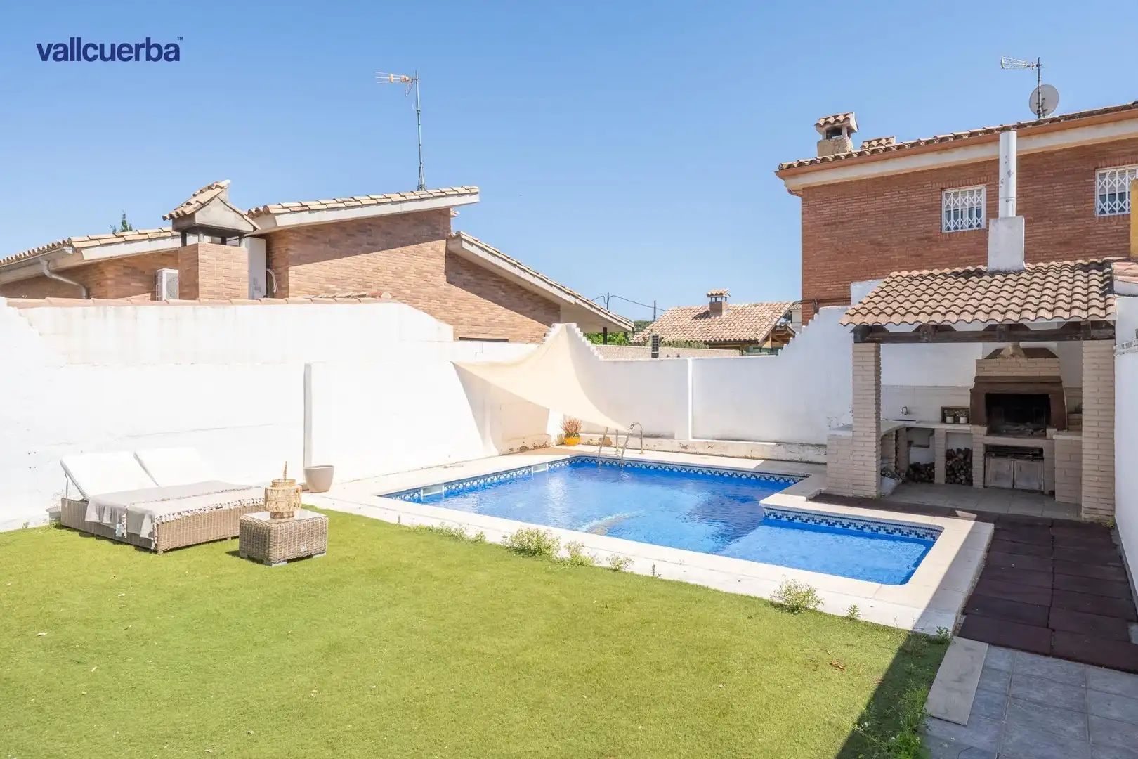 Piscina de Casa adosada en venda en Cambrils amb Aire condicionat, Calefacció i Jardí privat