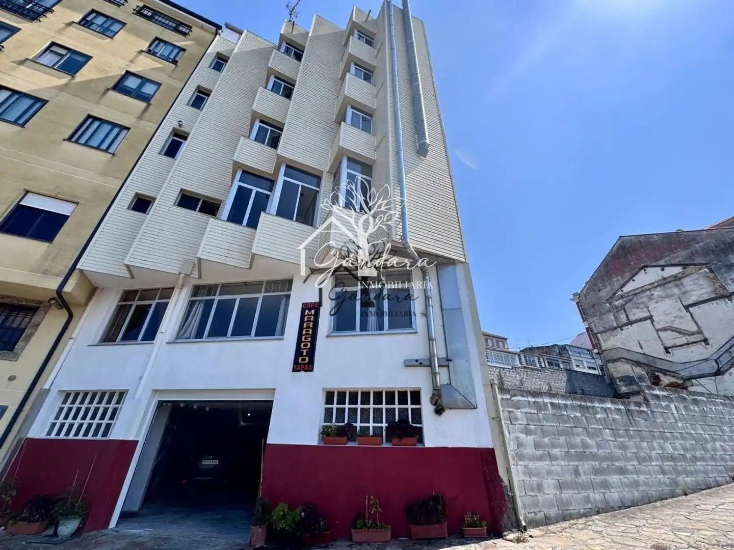 Vista exterior de Edifici en venda en Neda