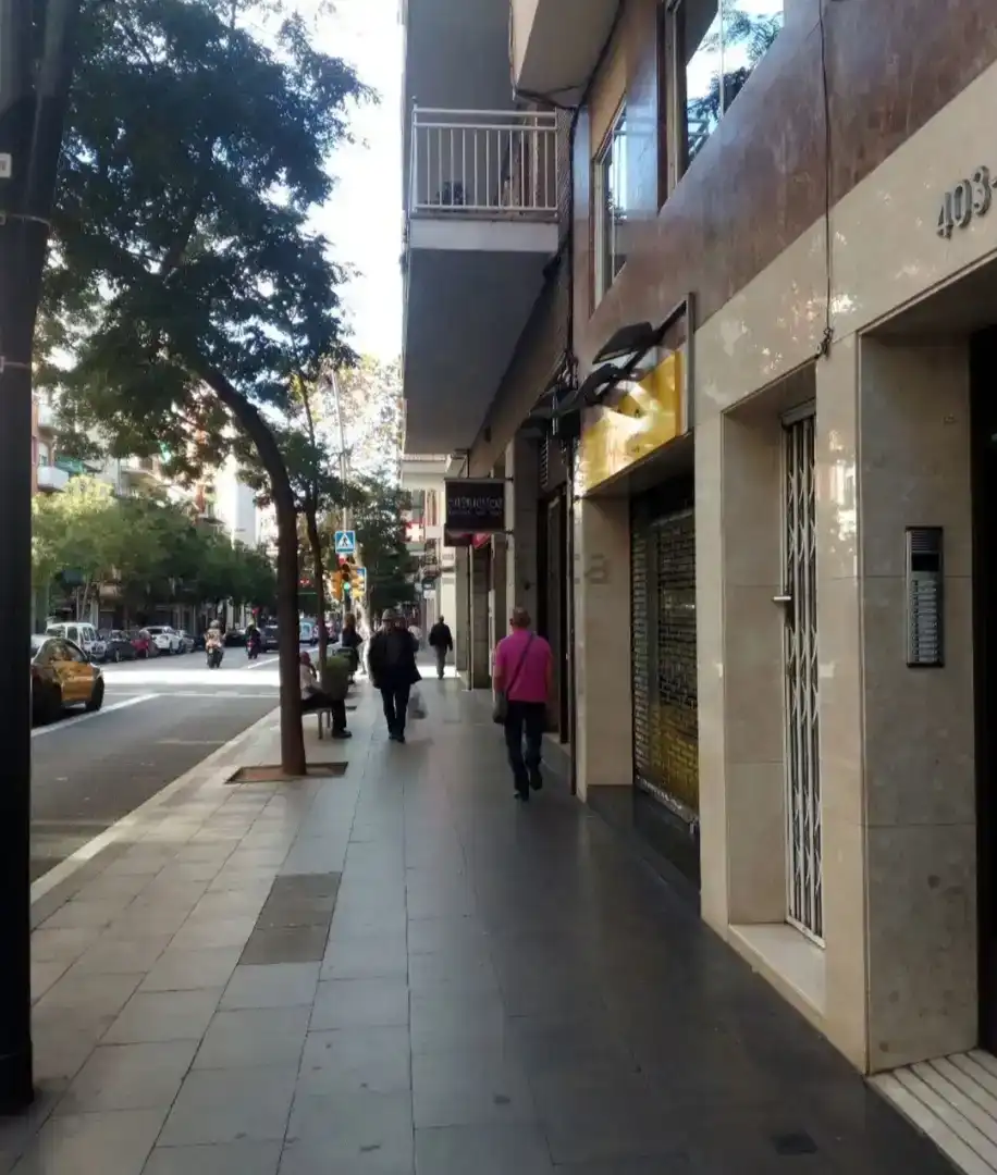 Vista exterior de Planta baixa en venda en  Barcelona Capital