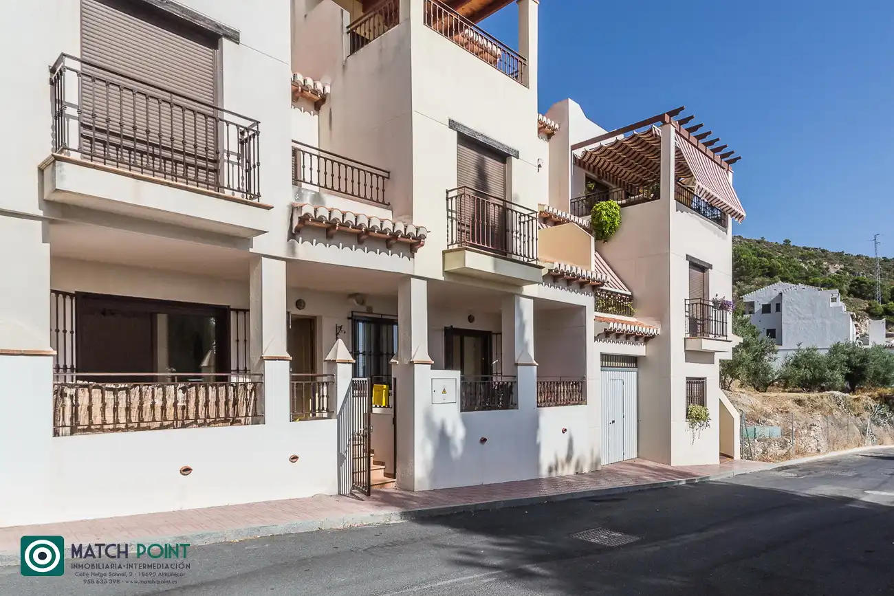 Planta baixa de lloguer a Calle Francisco Ruiz Aneas, Lentegí
