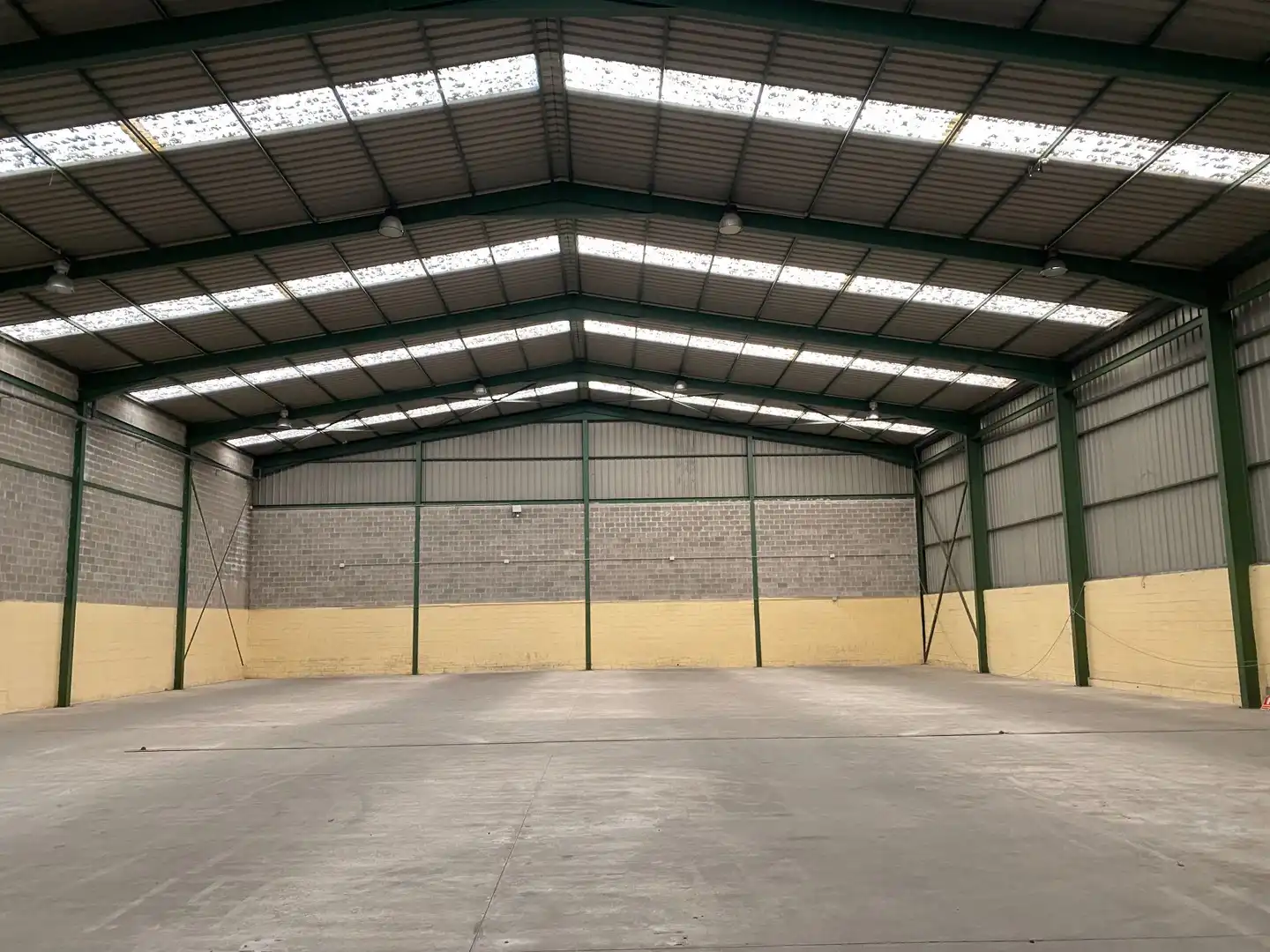Vista exterior de Nave industrial en venta en Camargo