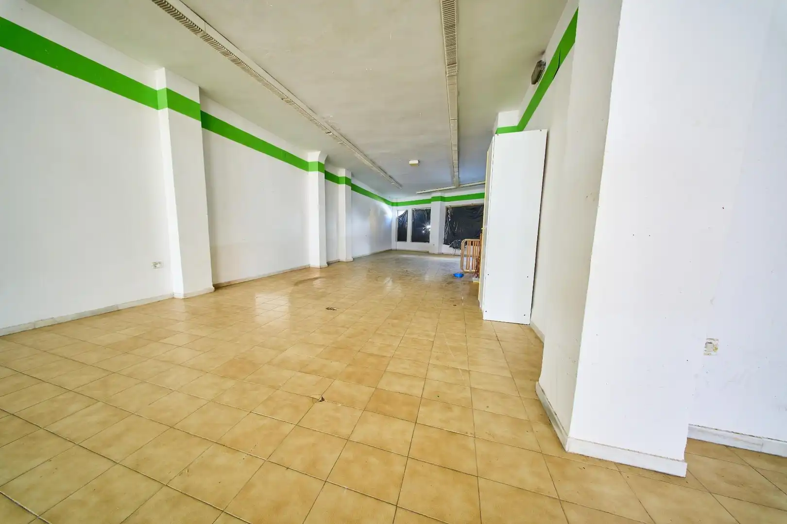 Local comercial en venda a Avenida ING. GUTIERREZ SEGURA, imagen 2