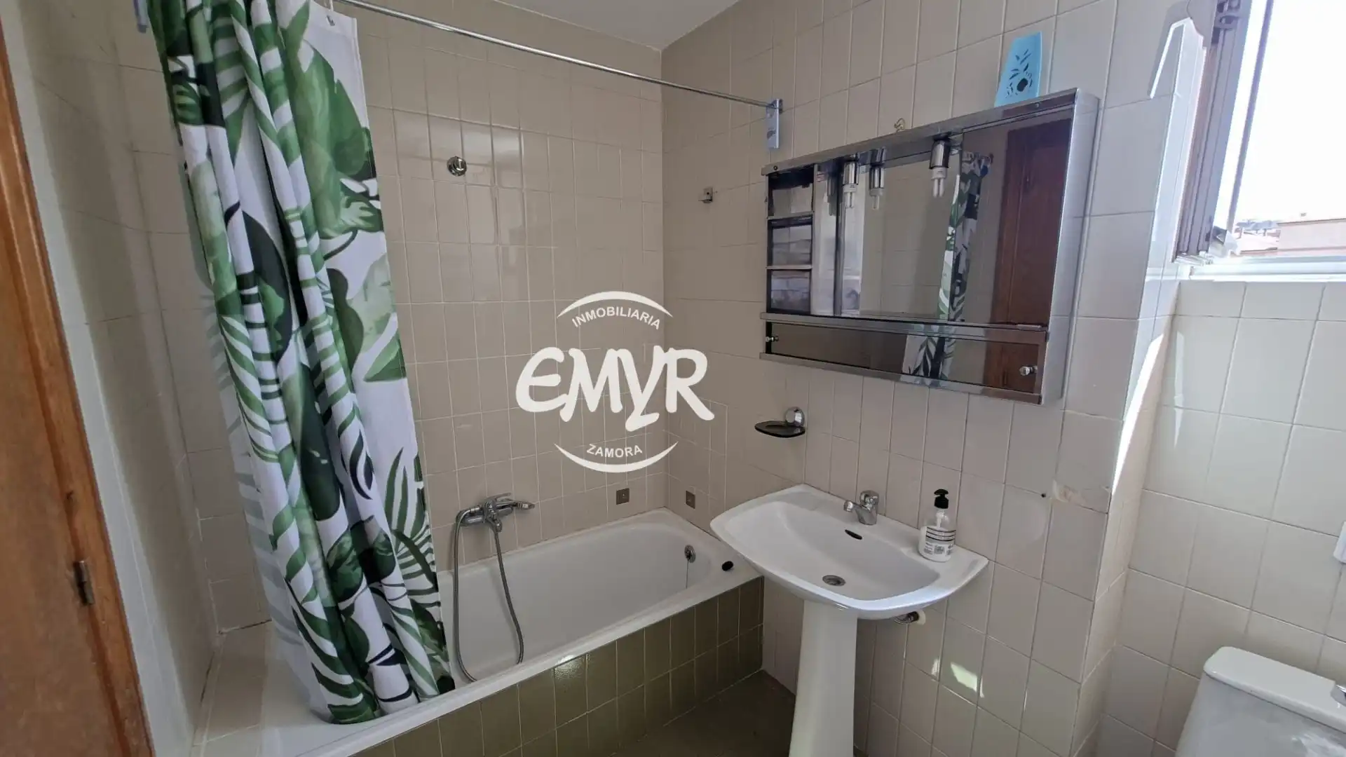 Bathroom of Flat for sale in Zamora Capital   with Heating, Parquet flooring and Terrace