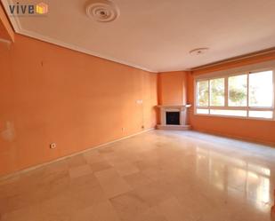 Living room of Flat for sale in  Sevilla Capital  with Air Conditioner and Parquet flooring