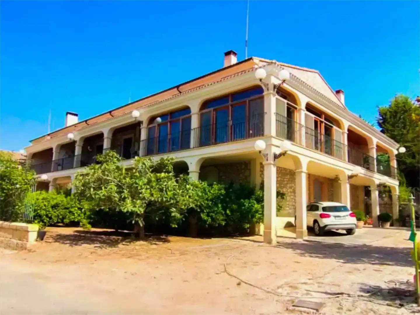 Außenansicht von Wohnung zur Miete in Alcoy / Alcoi mit Klimaanlage, Privatgarten und Schwimmbad
