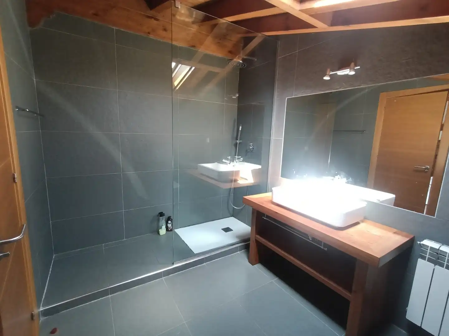 Badezimmer von Haus oder Chalet zur Miete in Molledo mit Heizung und Privatgarten
