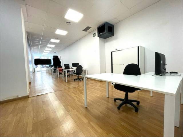 Local comercial en Alquiler en Valencia - Avenida CARDENAL BENLLOCH en L'Amistat