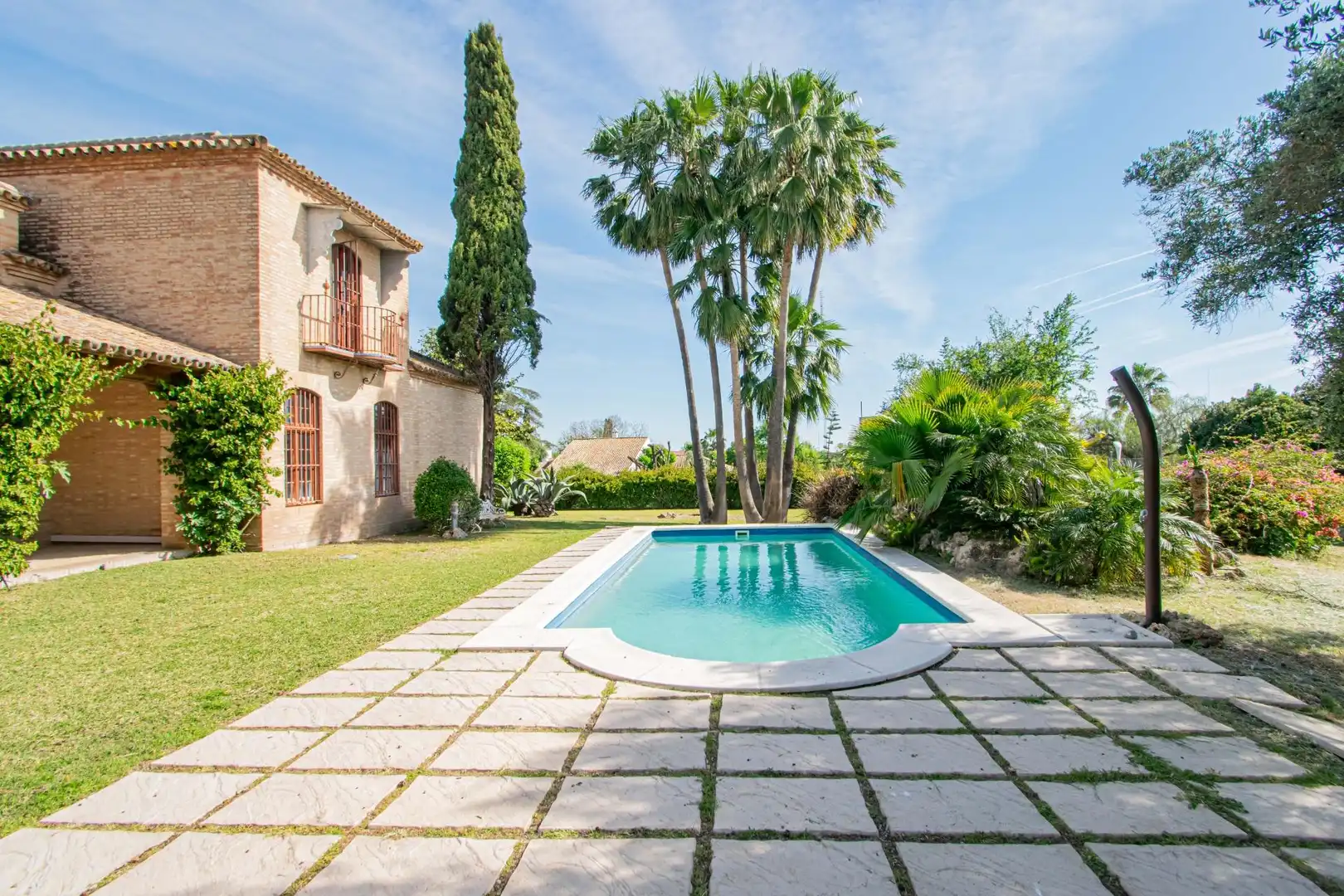 Piscina de Casa o chalet en venta en Valencina de la Concepción con Aire acondicionado, Jardín privado y Terraza