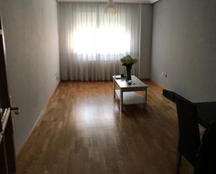 Living room of Flat to rent in Valladolid Capital  with Heating, Oven and Microwave