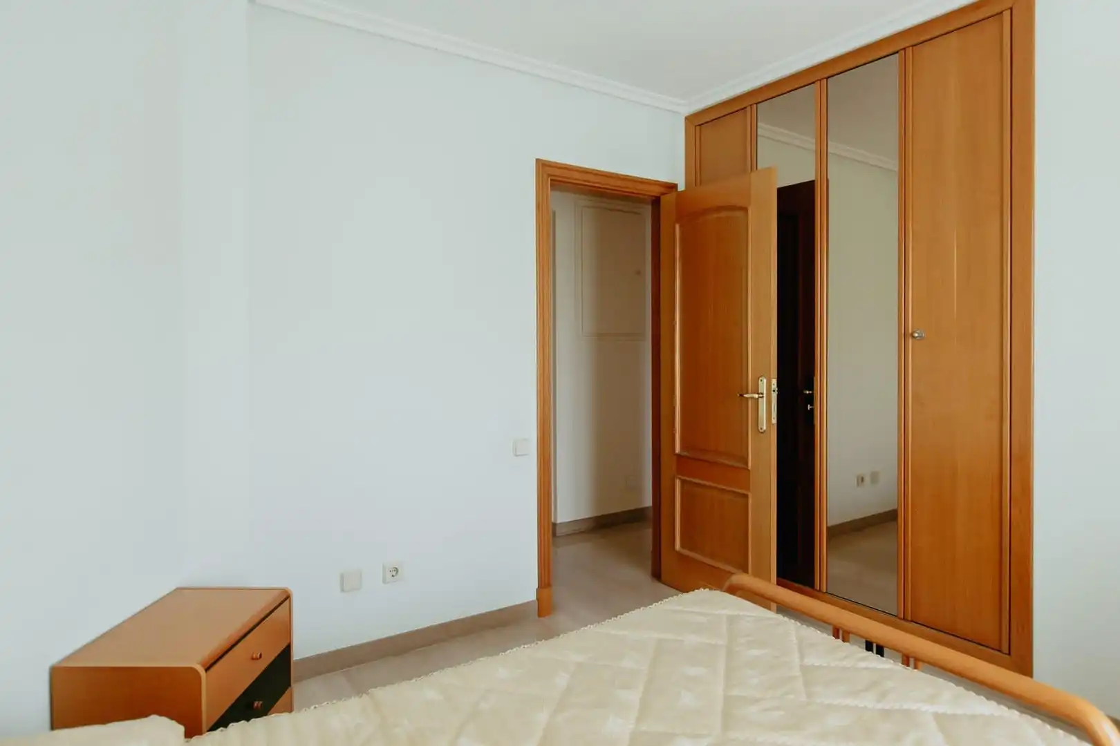 Habitación de Casa adosada en venta en Huesca con Aire acondicionado, Jardín privado y Terraza