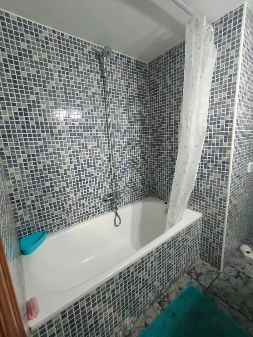 Badezimmer von Wohnung zum Verkauf in Burjassot mit Parkett, Ofen und Waschmaschine