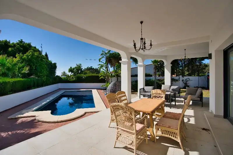 Chalet con piscina en venta en Elviria - Cabopino, imagen 5