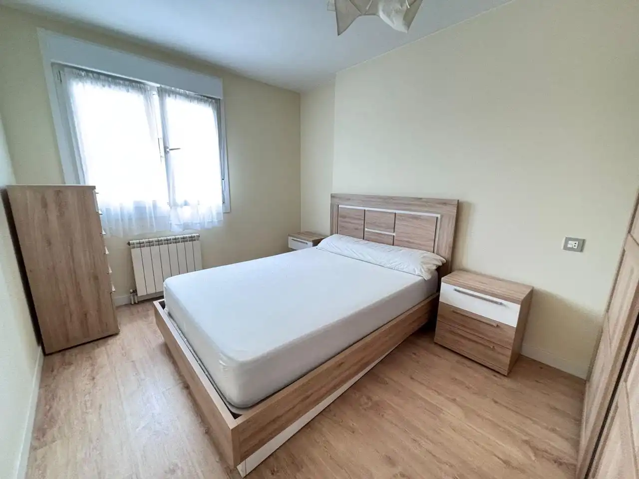 Schlafzimmer von Wohnung zur Miete in Gijón  mit Heizung und Möbliert