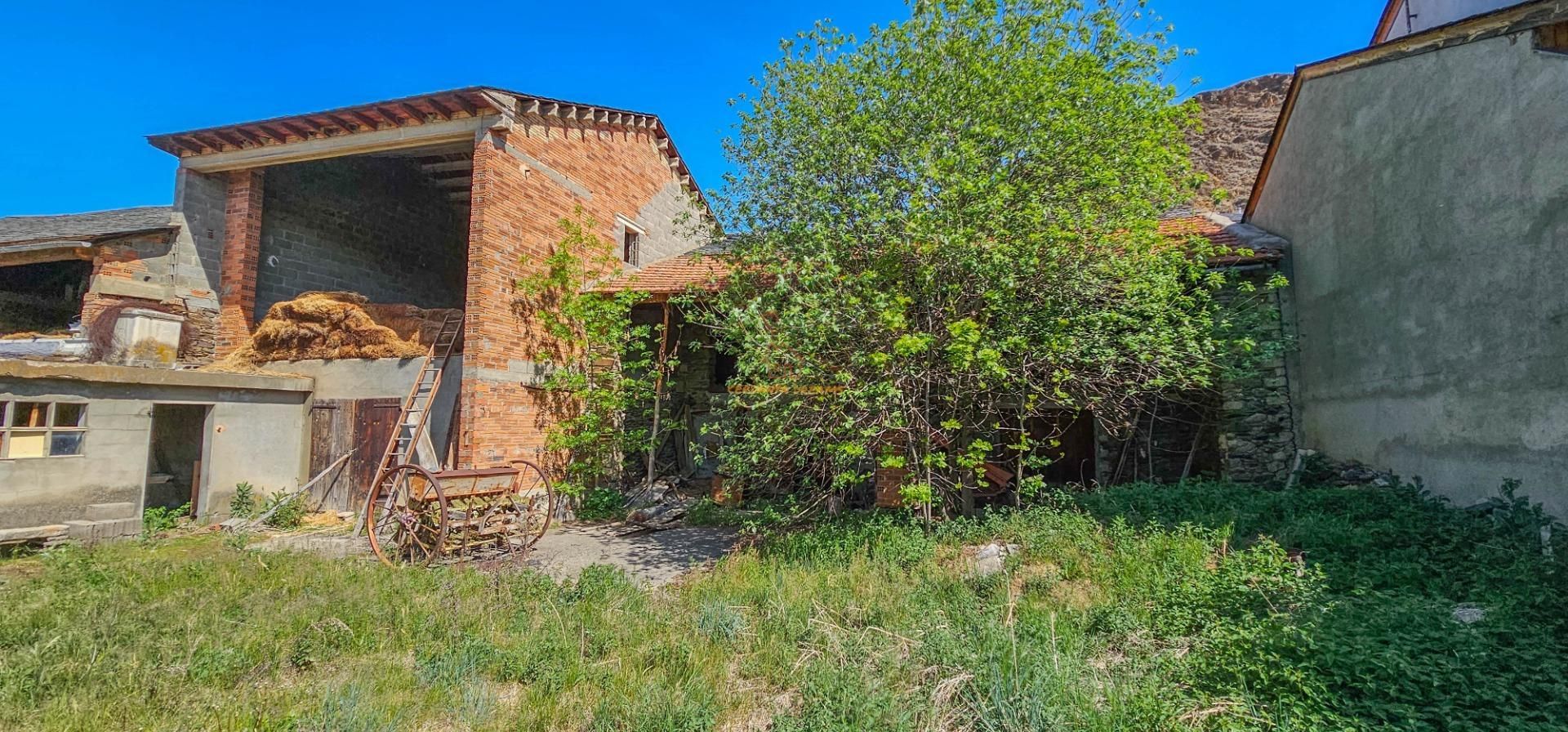 Exterior view of House or chalet for sale in Llívia  with Private garden and Storage room