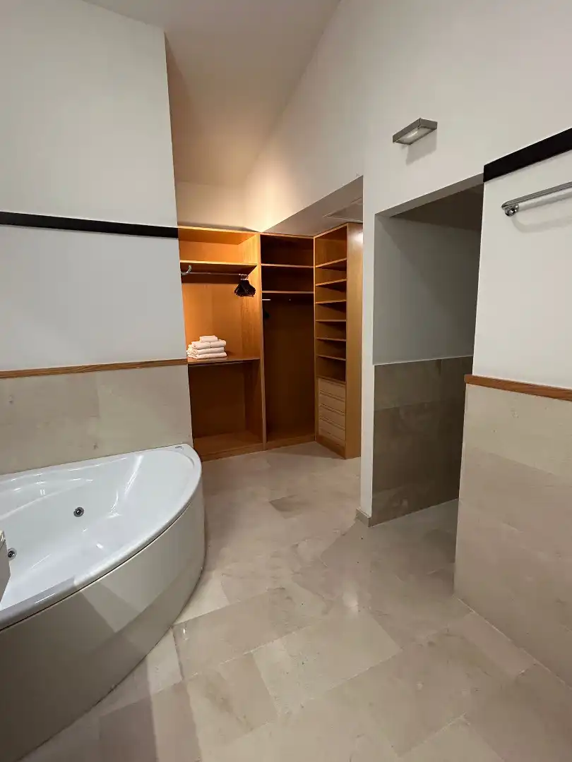 Bany de Dúplex de lloguer en Las Palmas de Gran Canaria amb Aire condicionat, Moblat i Forn