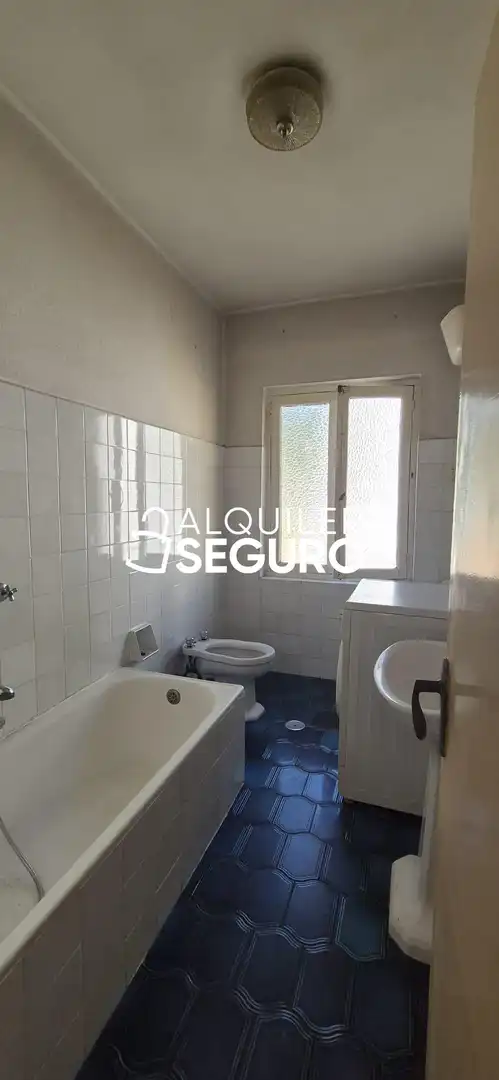 Bathroom of Flat for rent in Lena  with Furnished