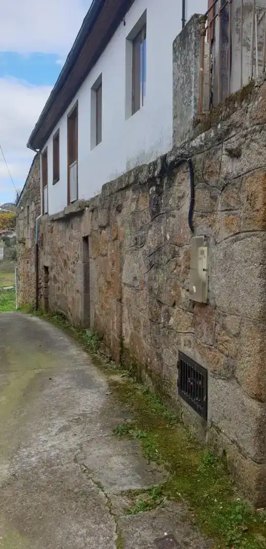 Vista exterior de Finca rústica en venda en Ourense Capital  amb Jardí privat, Traster i Moblat