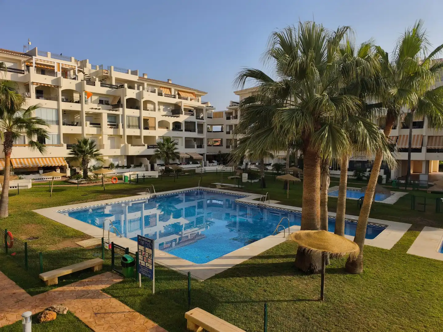 Vista exterior de Piso en venta en Roquetas de Mar con Aire acondicionado, Calefacción y Terraza