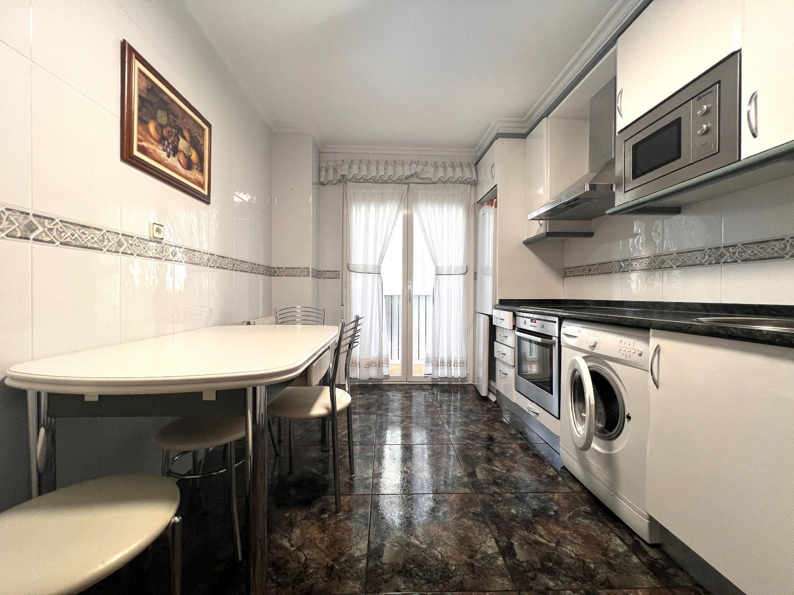 Cuina de Pis en venda en Lasarte-Oria amb Calefacció, Parquet i Terrassa