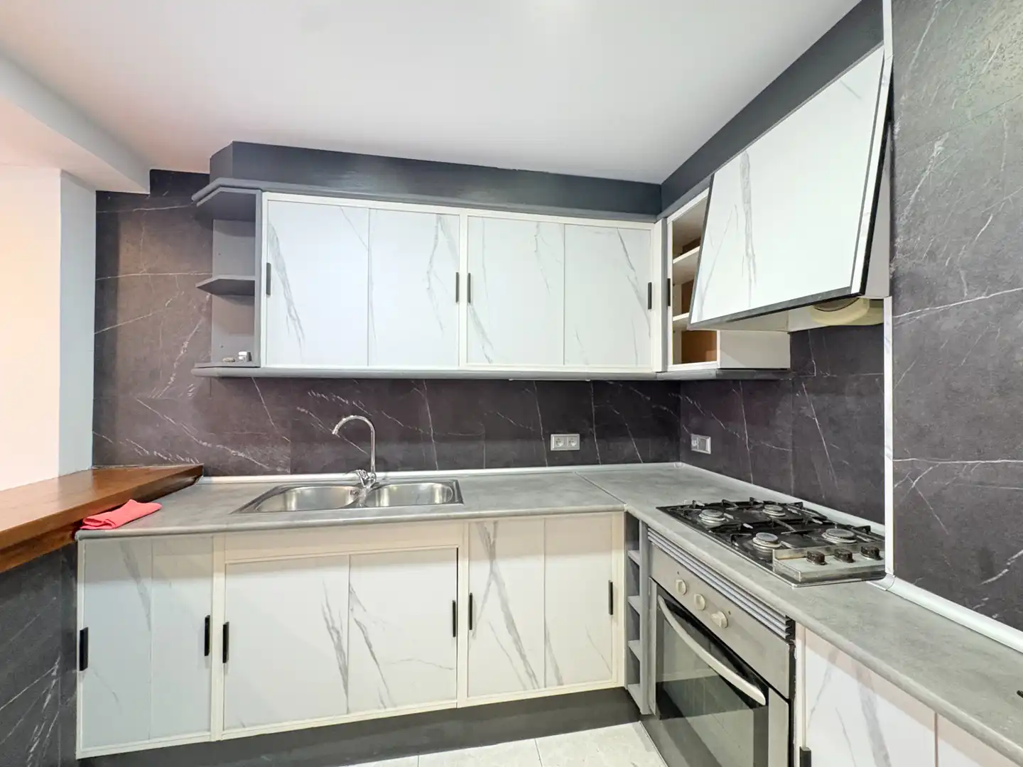 Cuina de Apartament en venda en Roses amb Aire condicionat, Terrassa i Balcó