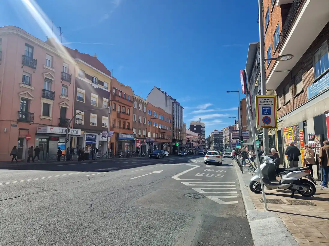 Vista exterior de Estudio en venta en Madrid con Horno y Lavadora