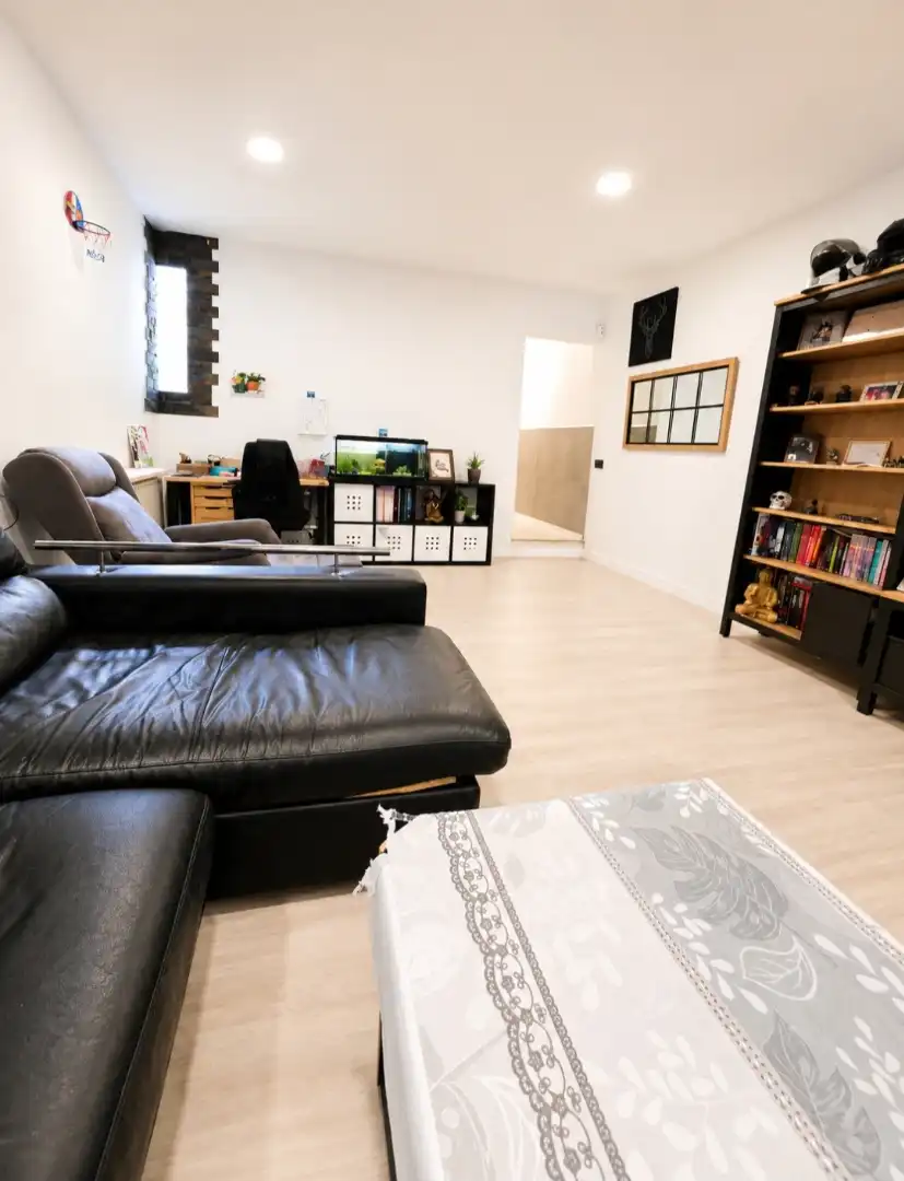 Sala d'estar de Casa o xalet en venda en Santa Coloma de Gramenet amb Aire condicionat, Calefacció i Jardí privat
