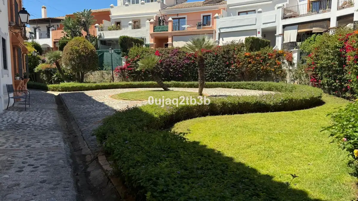 Jardín de Casa adosada de alquiler en Estepona con Aire acondicionado, Jardín privado y Terraza
