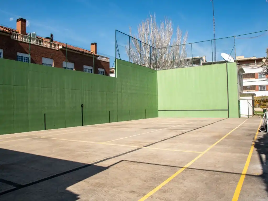 Vista exterior de Casa adosada en venda en Cuarte de Huerva amb Aire condicionat, Jardí privat i Piscina