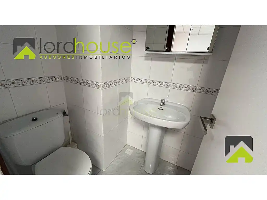 Baño de Oficina de alquiler en Lorca