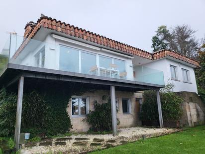 Vista exterior de Casa o xalet en venda en Vigo  amb Jardí privat, Parquet i Terrassa