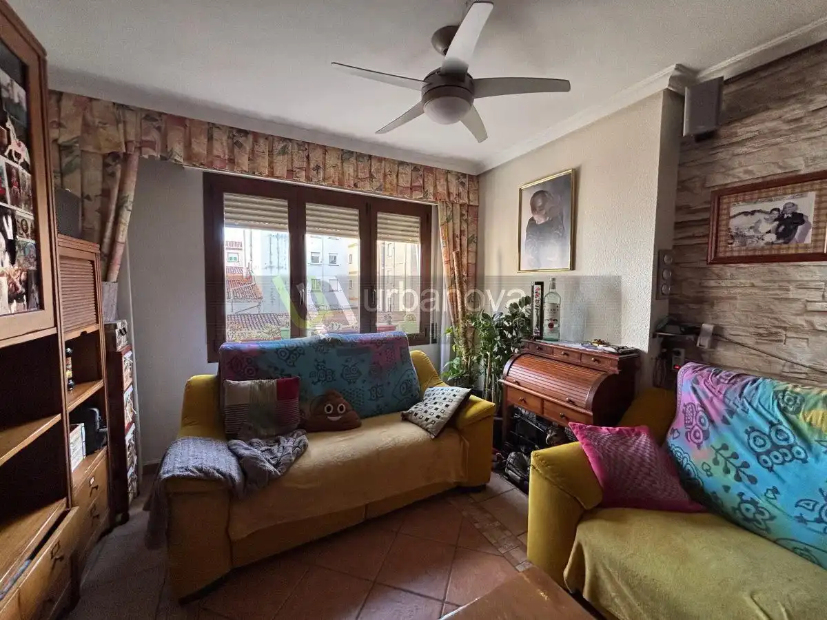 Sala de estar de Piso en venta en  Logroño con Calefacción y Balcón